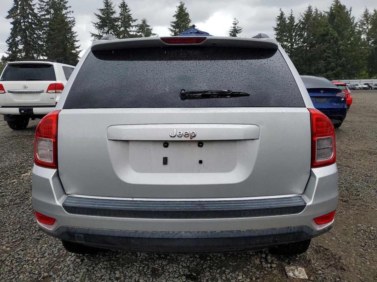 2011 Jeep Compass VIN 1J4NT1FA4BD215762 photo 6