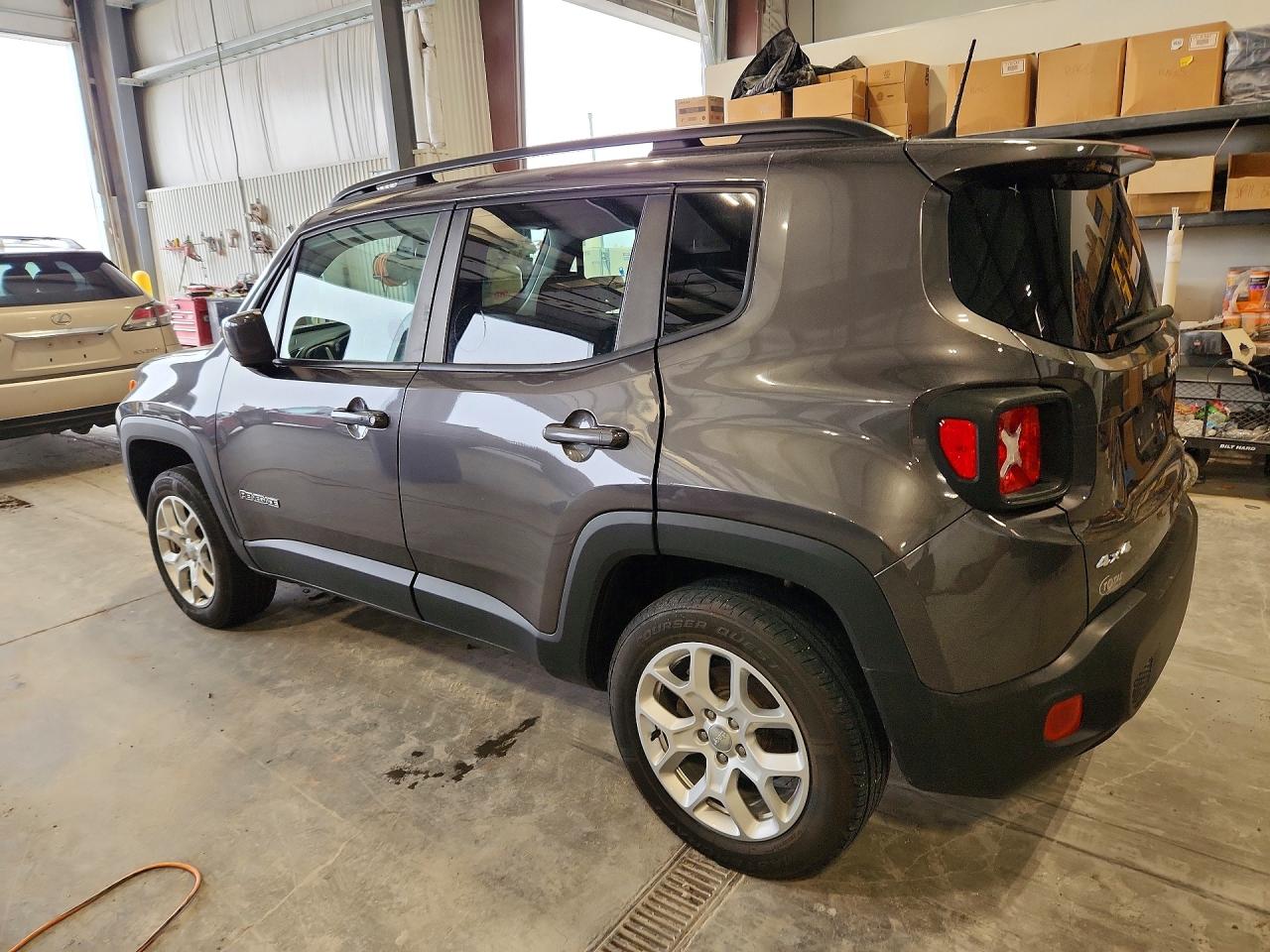 2018 Jeep Renegade VIN ZACCJBBB1JPJ37493 photo 2