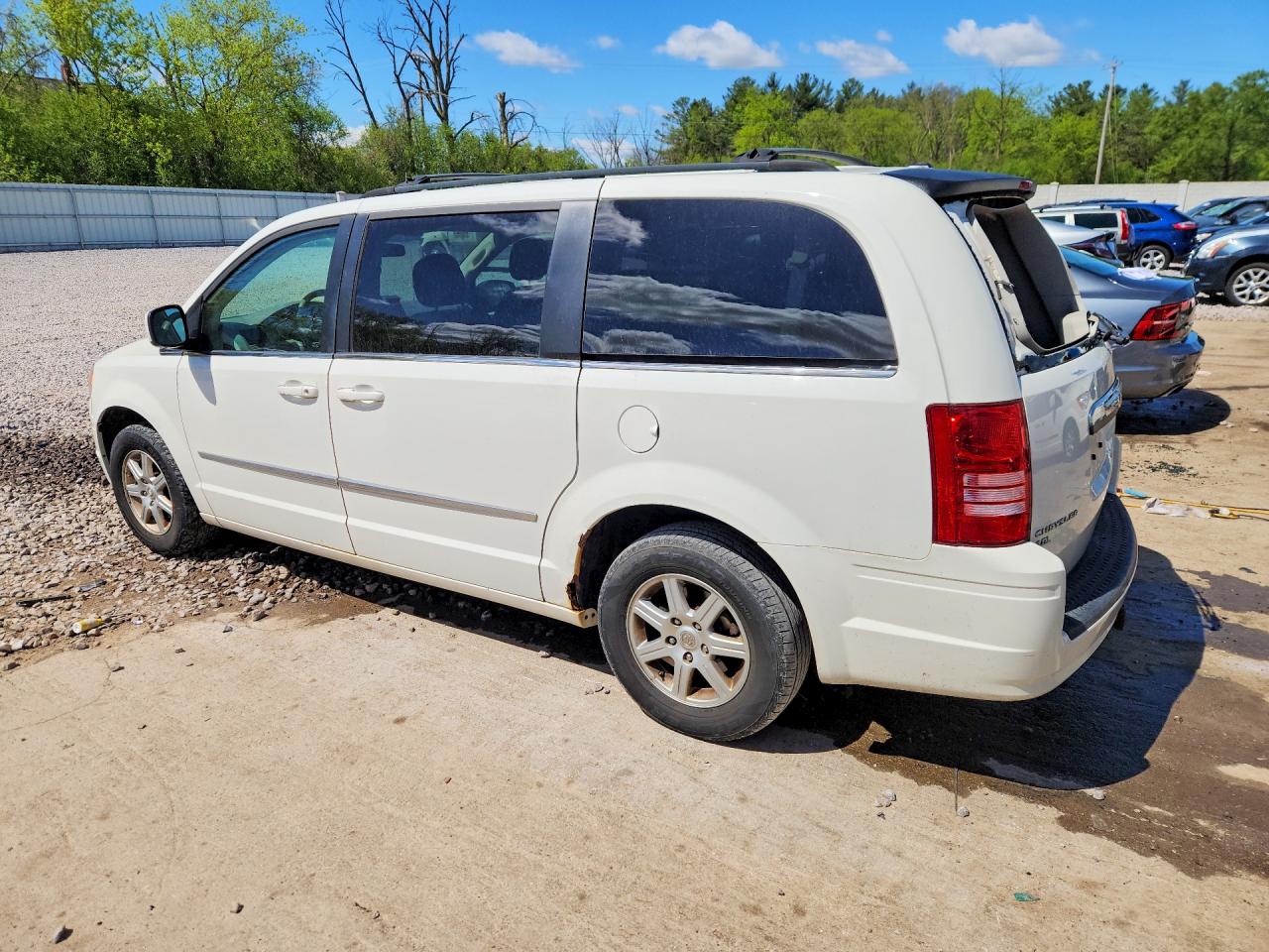2010 Chrysler Minivan VIN 2A4RR5DX4AR475038 photo 2