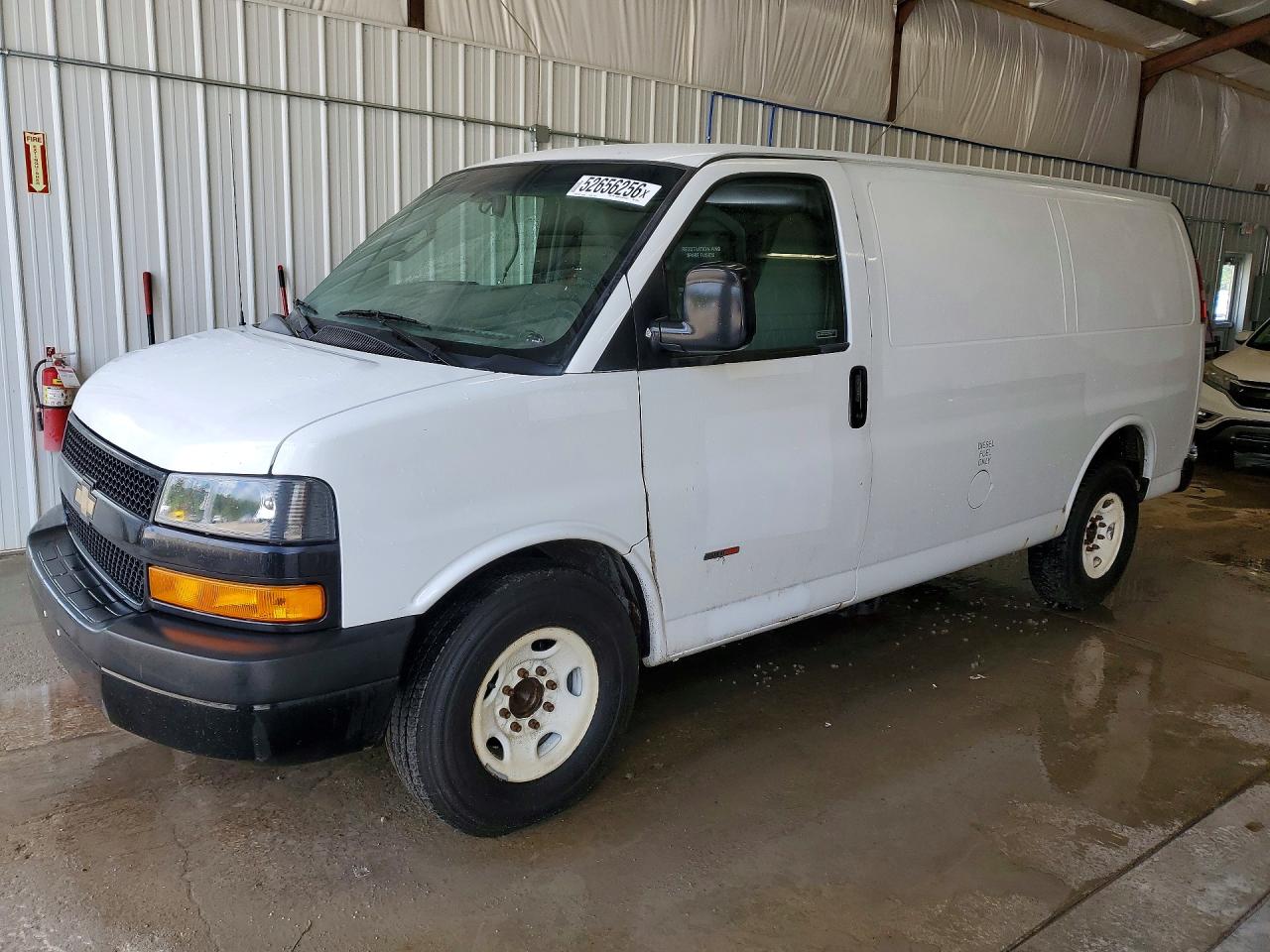 2019 Chevrolet Express VIN 1GCWGAF19K1236669 photo 1