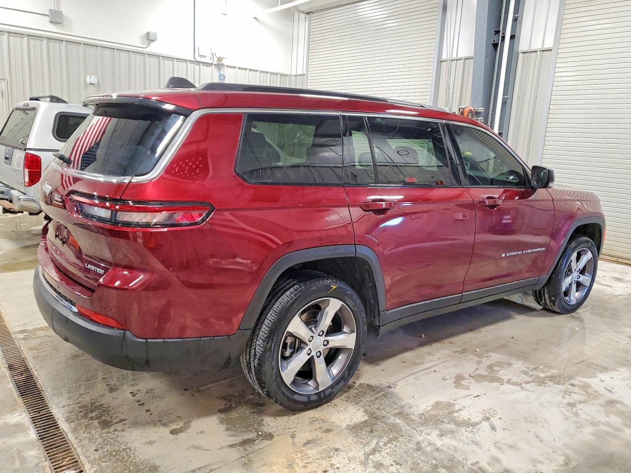 2025 Jeep Cherokee VIN 1C4RJKBGXS8632678 photo 3