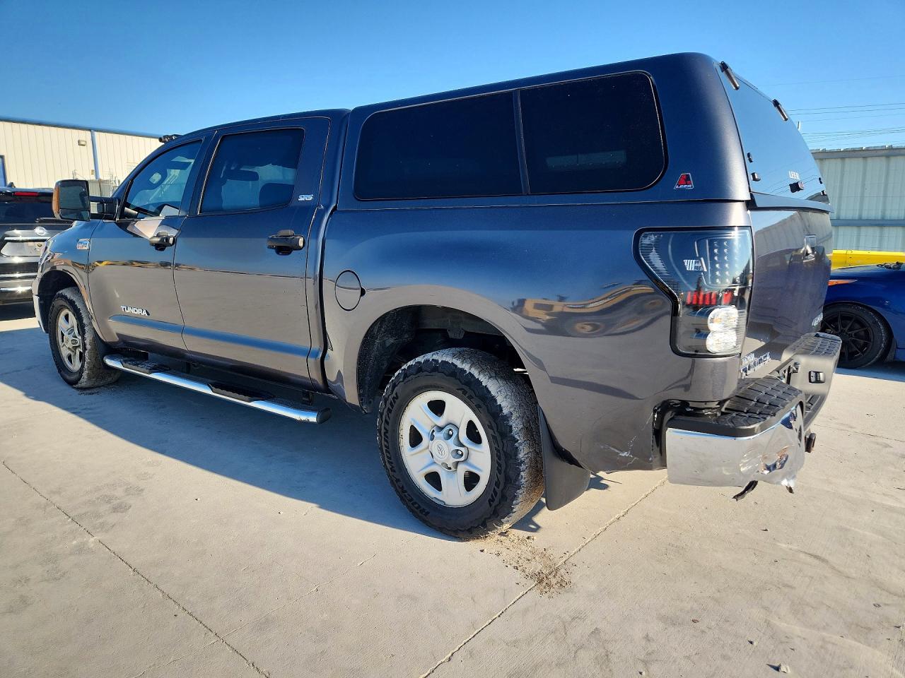 2012 Toyota Tundra VIN 5TFDW5F11CX235547 photo 2