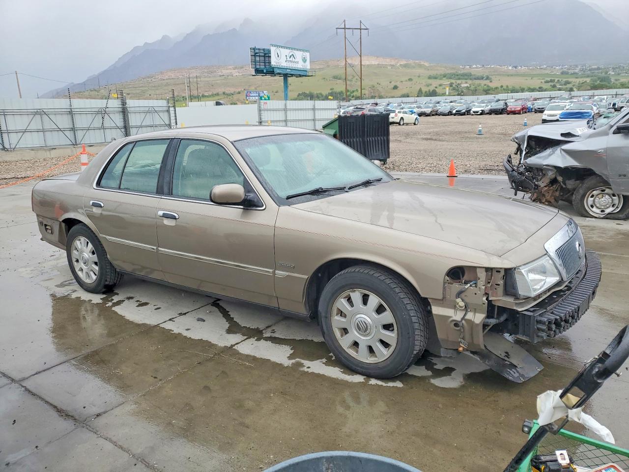 2003 Mercury Grmarquis VIN 2MEFM75WX3X644517 photo 4