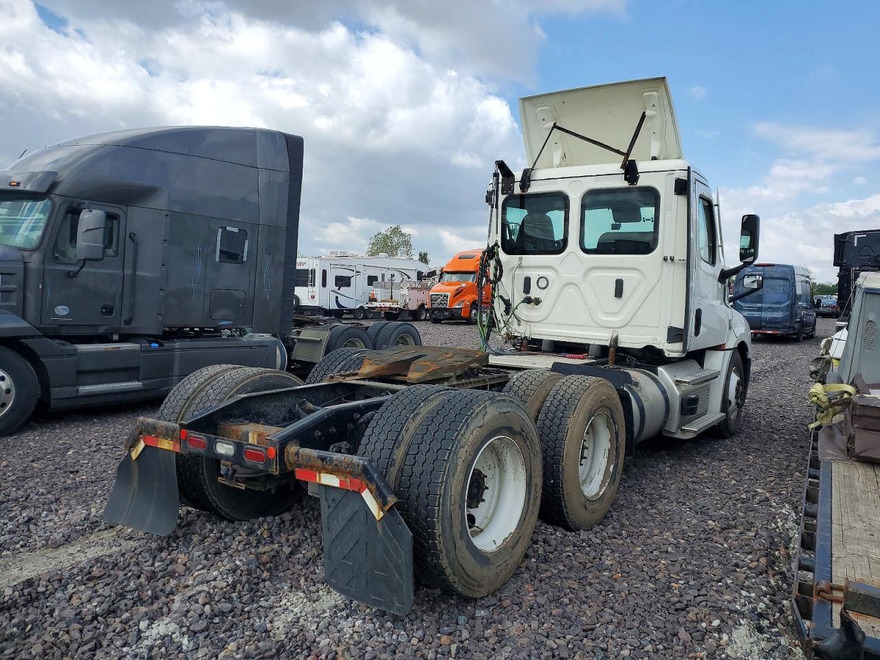 2022 FREIGHTLINER All other VIN 3AKJHLDV4NSMS8368 photo 4