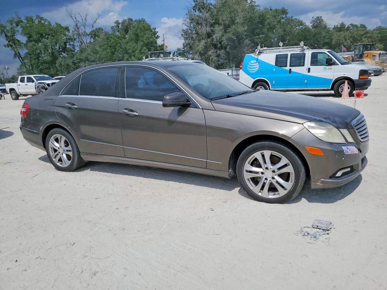 2010 MERCEDES-BENZ E-class VIN WDDHF5GB5AA087269 photo 4