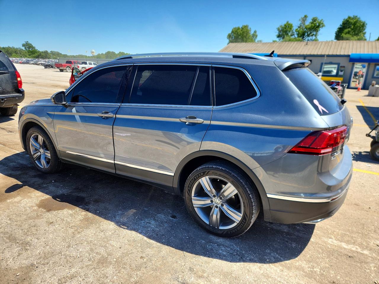 2020 Volkswagen Tiguan VIN 3VV3B7AX4LM147226 photo 2