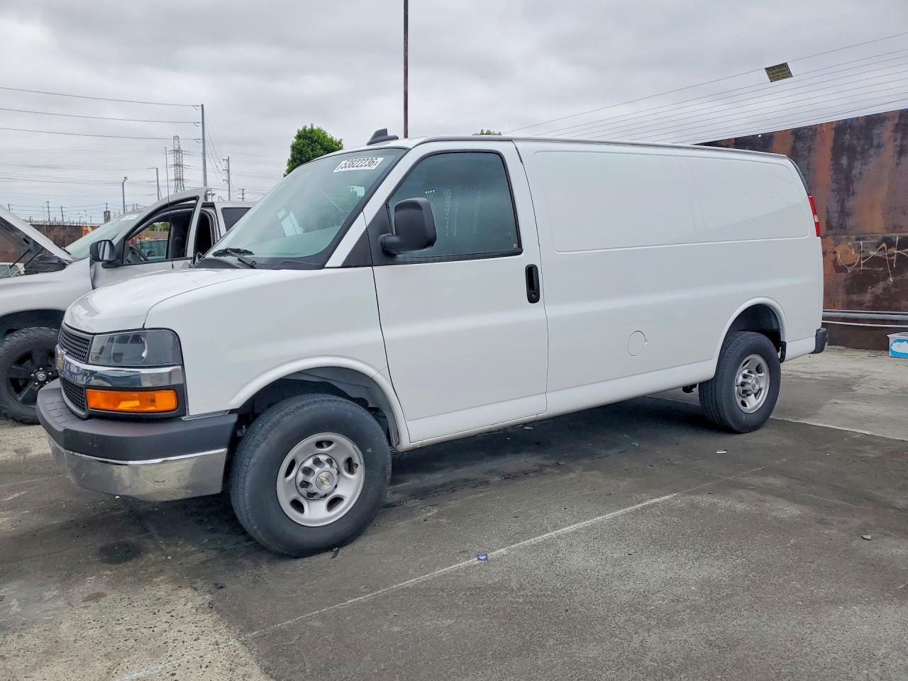 2024 Chevy Express VIN 1GCWGAFP8R1188760 photo 1