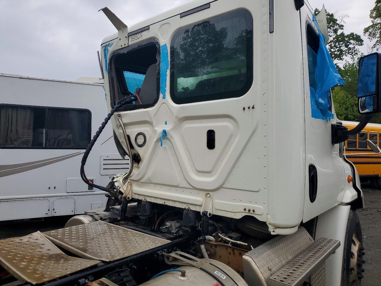 2018 FREIGHTLINER All other VIN 3AKBGADV1JDJU2441 photo 6