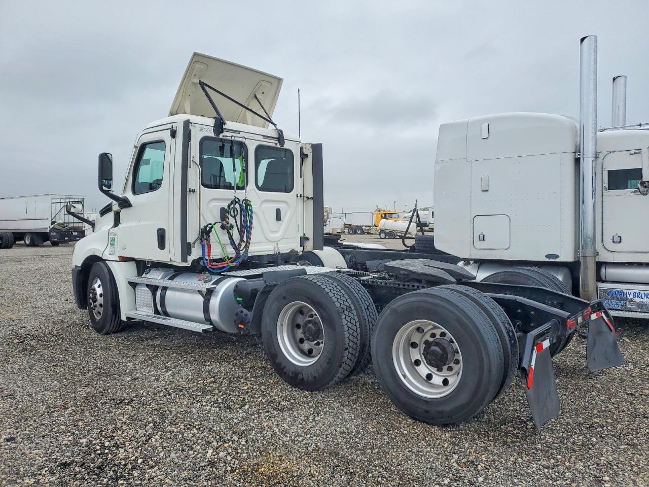 2020 FREIGHTLINER All other VIN 3AKJHLDV7LSME5478 photo 3