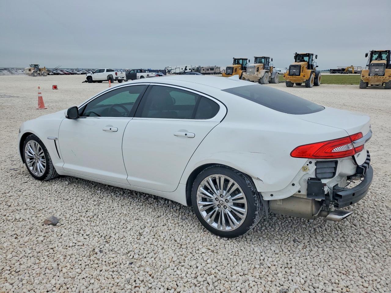 2013 Jaguar Xf VIN SAJWA0E75D8S68192 photo 2