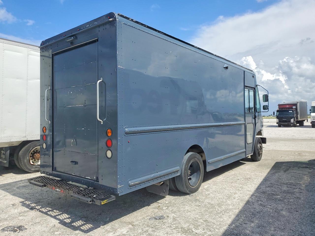 2020 FREIGHTLINER All other VIN 4UZAC2EA4LCMK0223 photo 3