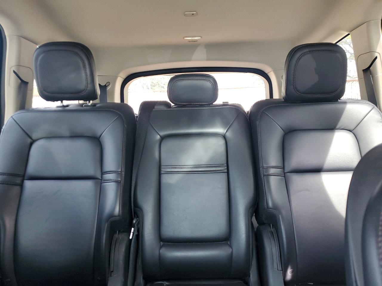 2020 Lincoln Aviator VIN 5LM5J6XC5LGL23759 photo 10