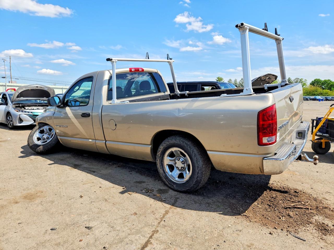 2002 Dodge Ram 1500 VIN 1D7HA16N22J226245 photo 2