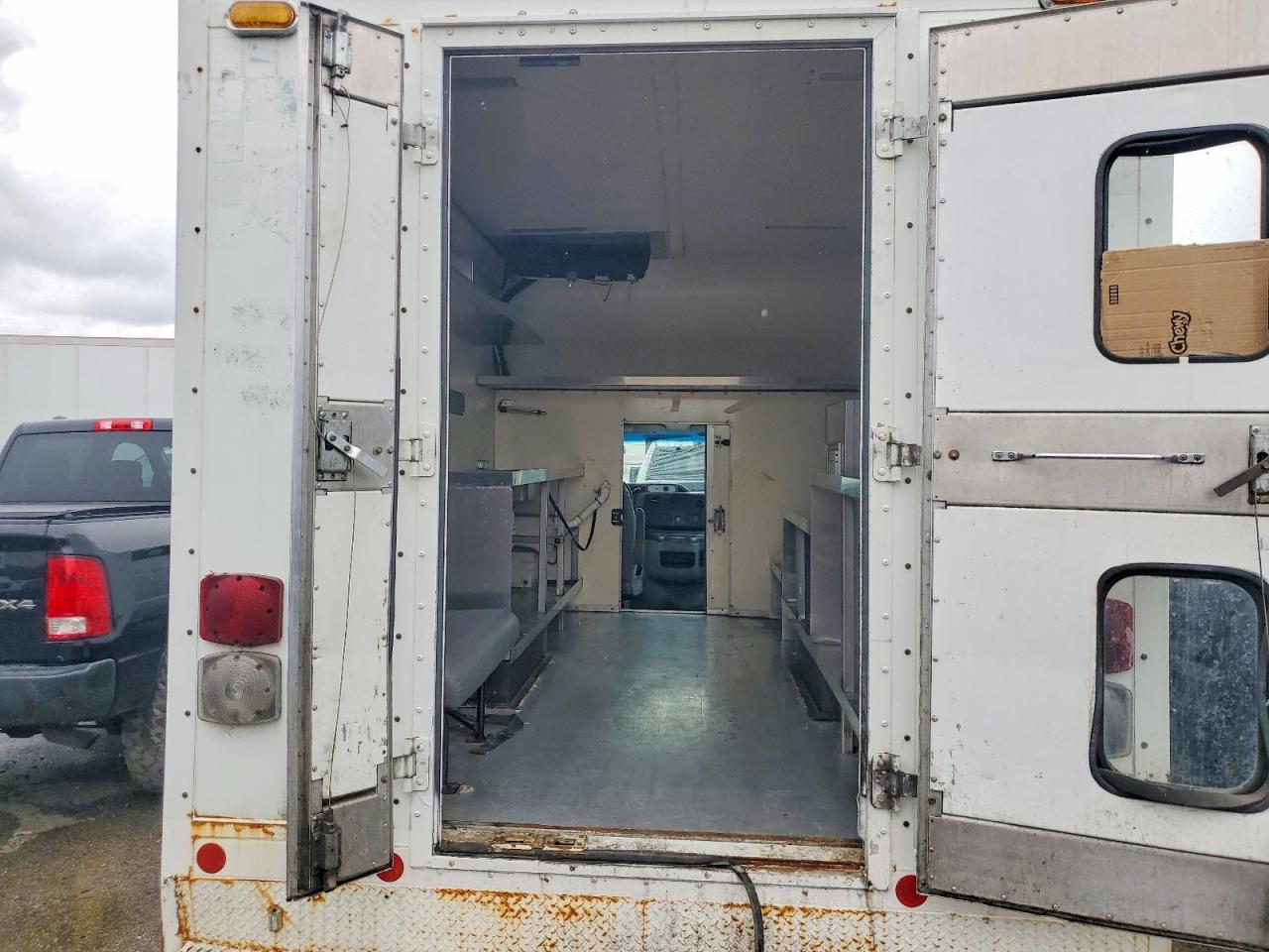 2010 Ford Econoline VIN 1FDWE3FL8ADA62539 photo 10