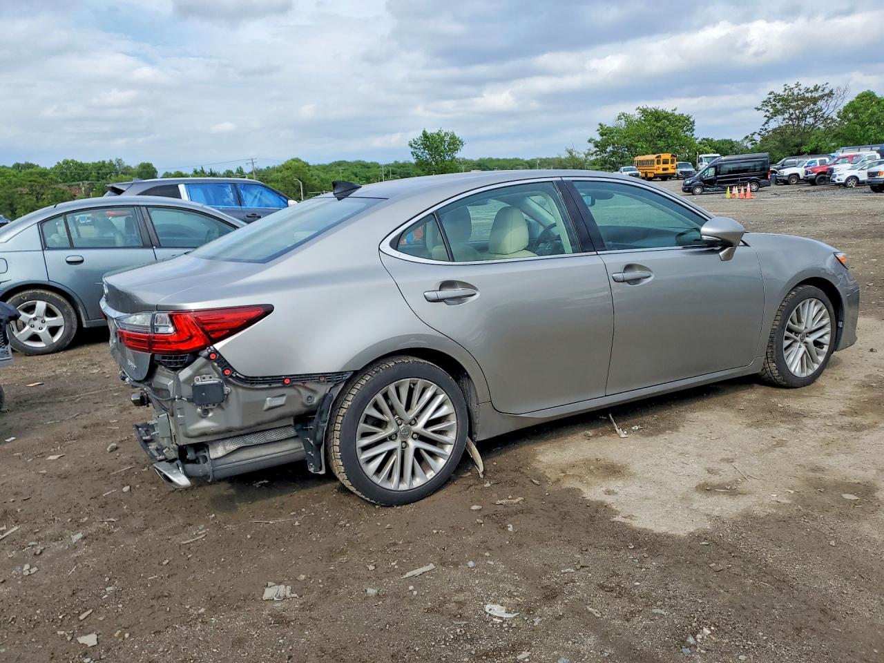 2017 Lexus ES350 VIN 58ABK1GG3HU077272 photo 3