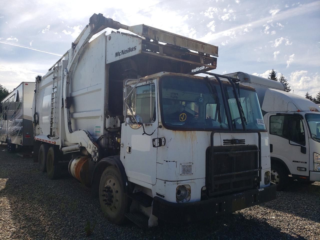 2011 AUTOCAR All other VIN 5VCACLKFXBH211728 photo 1