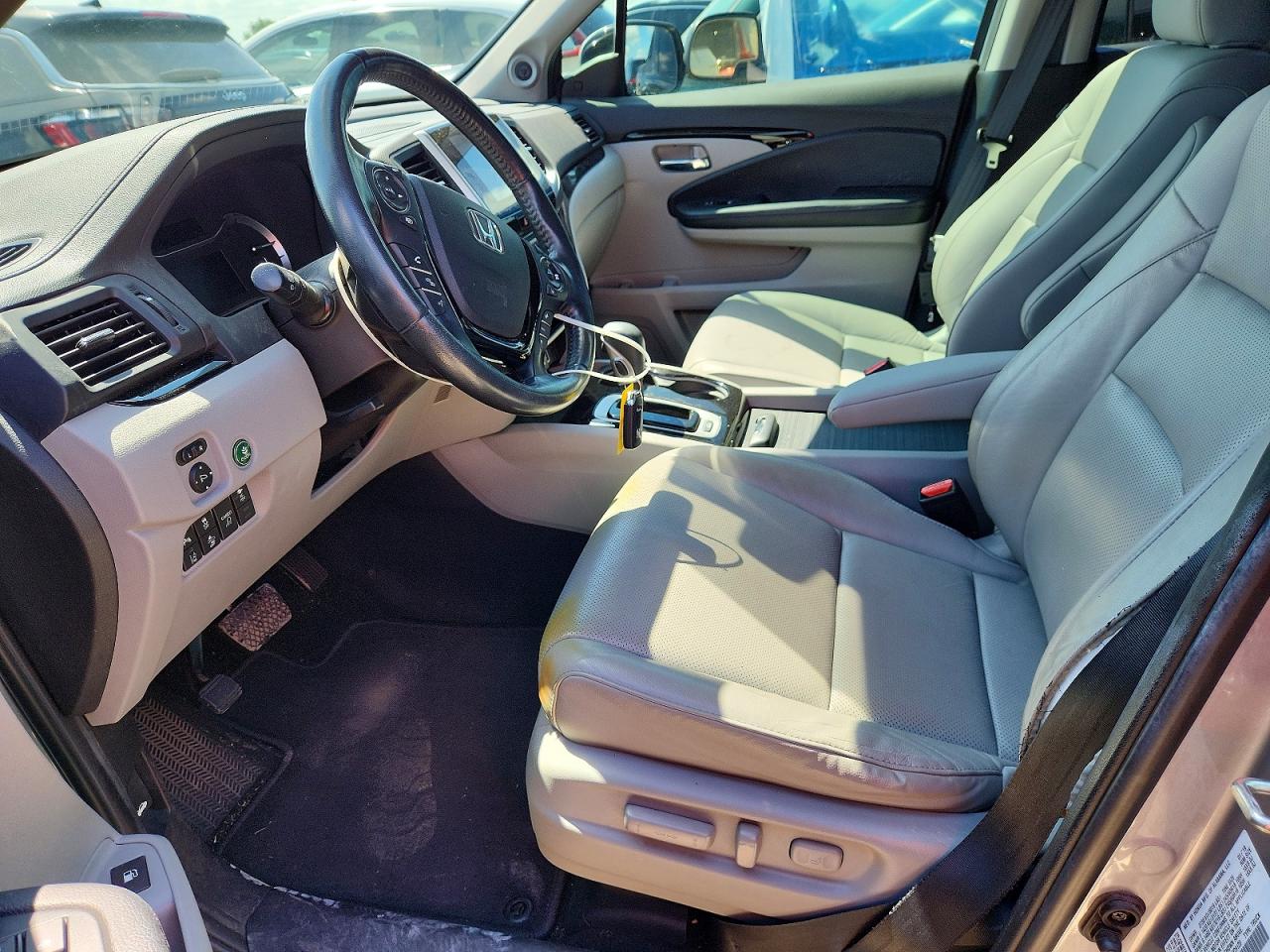 2019 Ridgeline VIN 5FPYK3F71KB029120 photo 7
