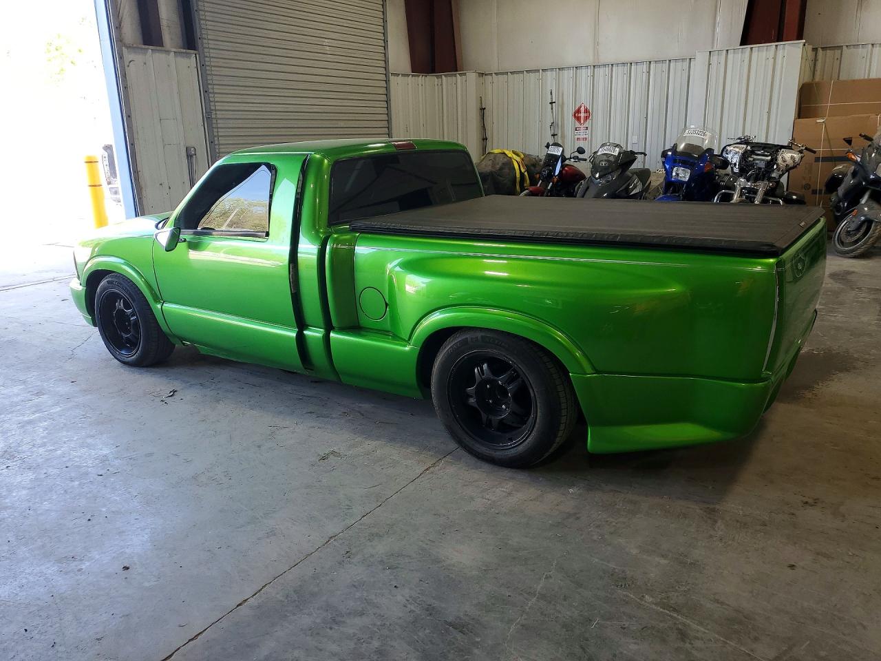 2000 GMC Sonoma VIN 1GTCS14W5YK270627 photo 2