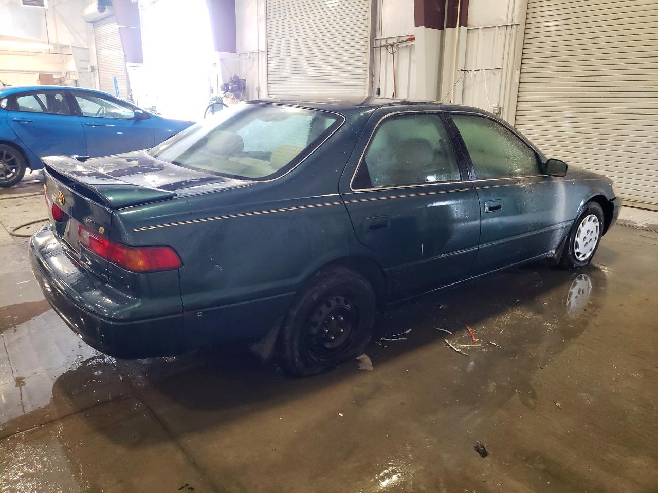 1998 TOYT Camry VIN 4T1BG22K0WU281762 photo 3