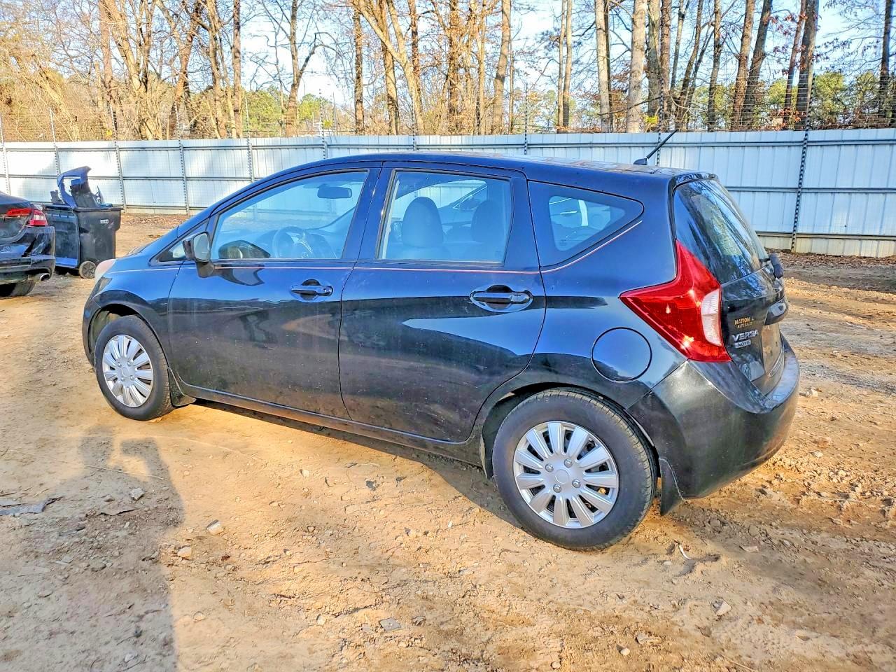 2015 Nissan Versa VIN 3N1CE2CP4FL362981 photo 2