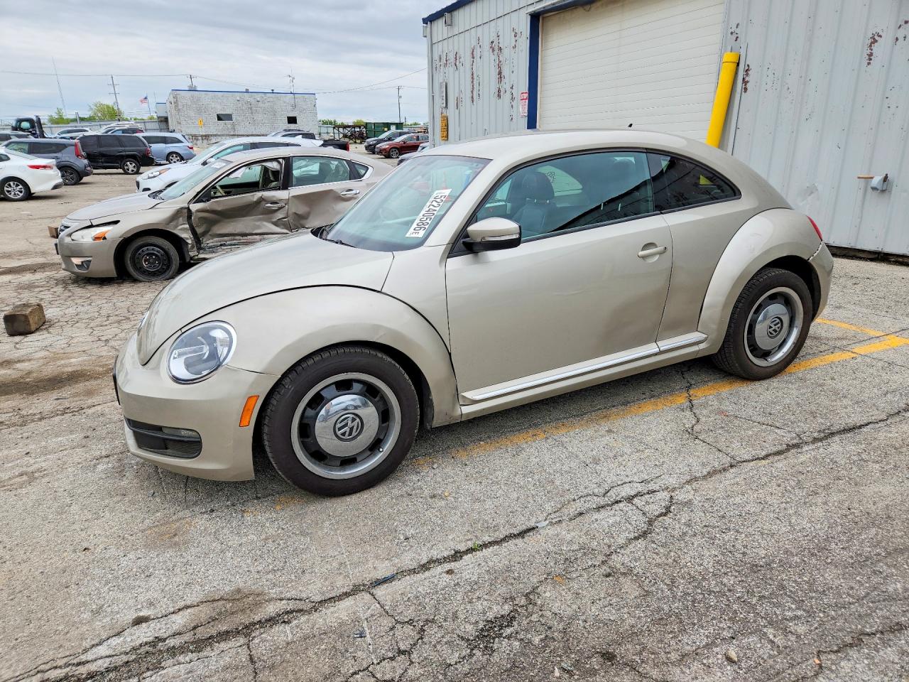 2012 Volkswagen Beetle VIN 3VWJP7ATXCM648770 photo 1