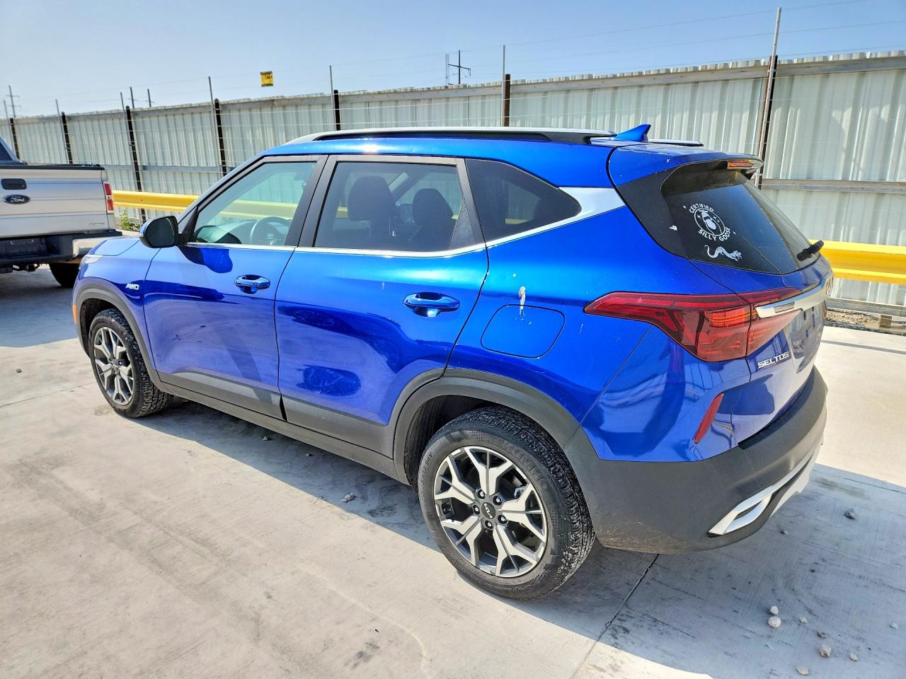 2022 Kia Seltos VIN KNDERCAA0N7309180 photo 2