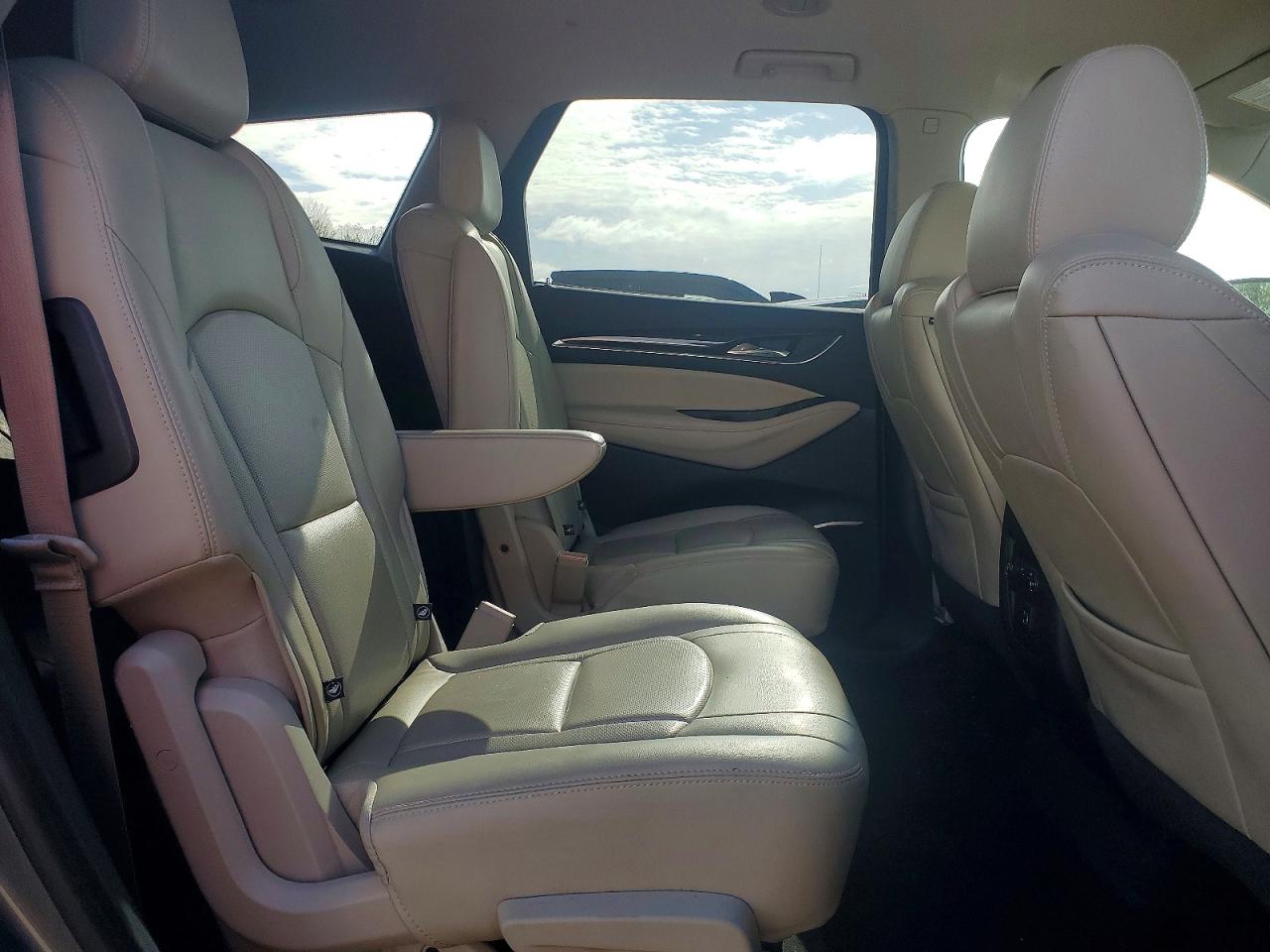 2018 Buick Enclave VIN 5GAEVAKWXJJ180650 photo 11