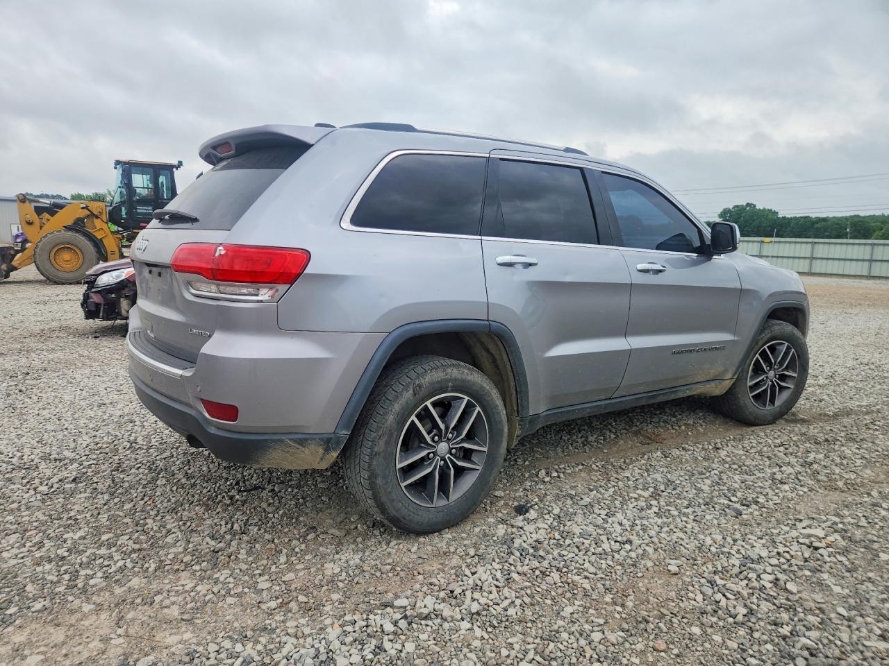 2018 Jeep Cherokee VIN 1C4RJFBG5JC308573 photo 3