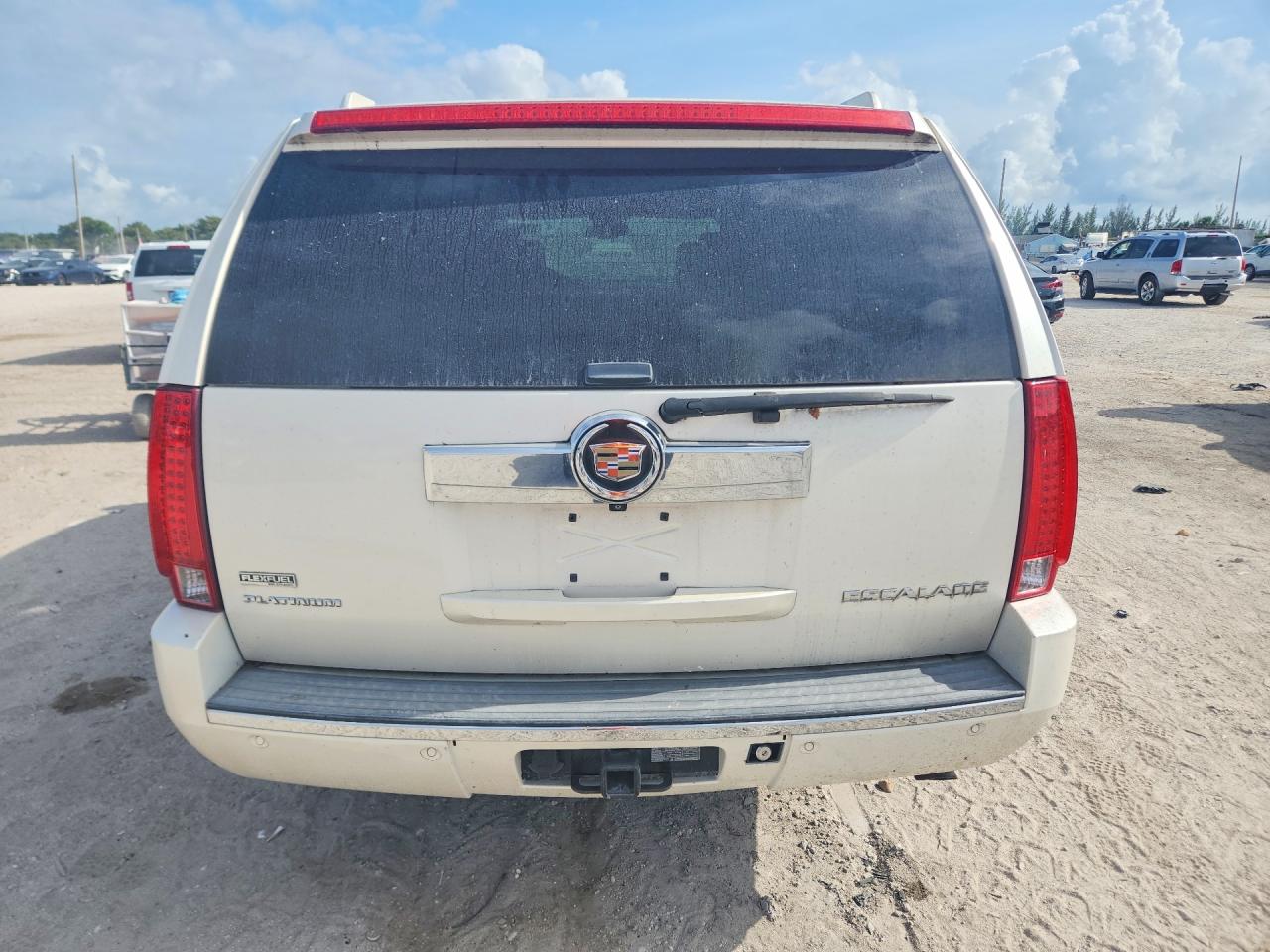 2010 CADILLAC Escalade VIN 1GYUCKEFXAR146463 photo 6