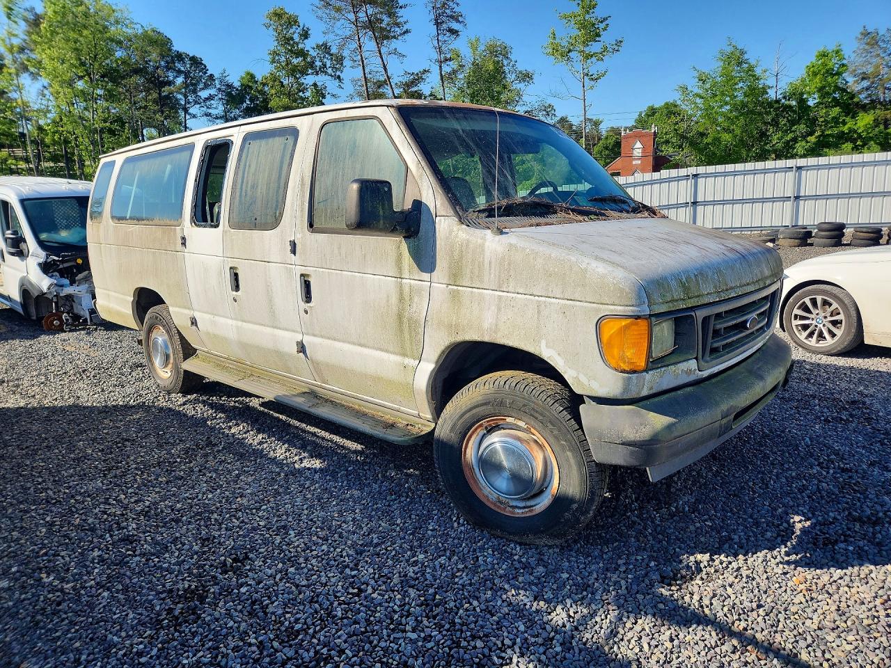 2003 Ford Econoline VIN 1FBSS31LX3HB90820 photo 4
