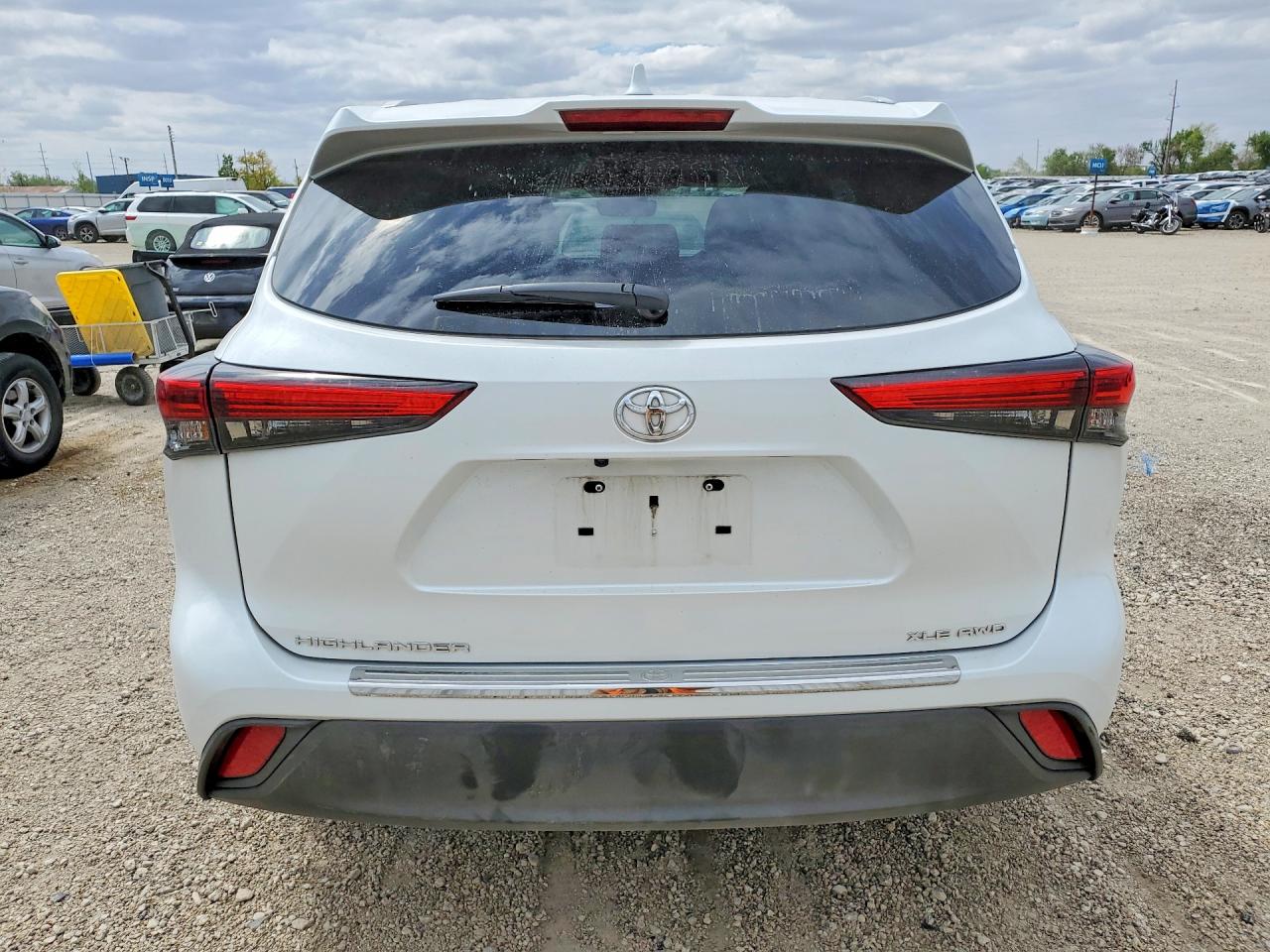 2022 Toyota Highlander VIN 5TDGZRBHXNS561502 photo 6
