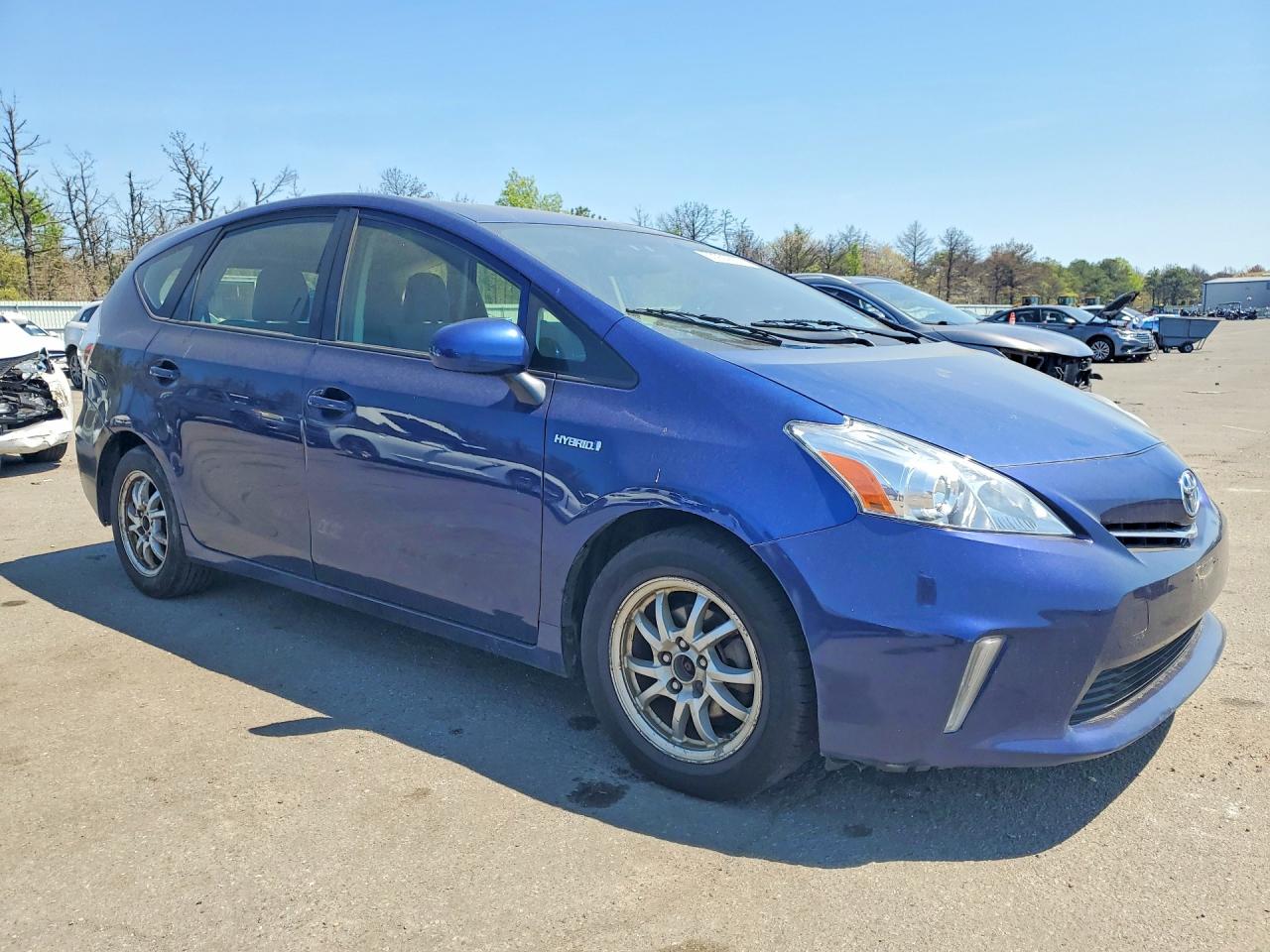 2012 Toyota Prius v tw VIN JTDZN3EU0C3141224 photo 4