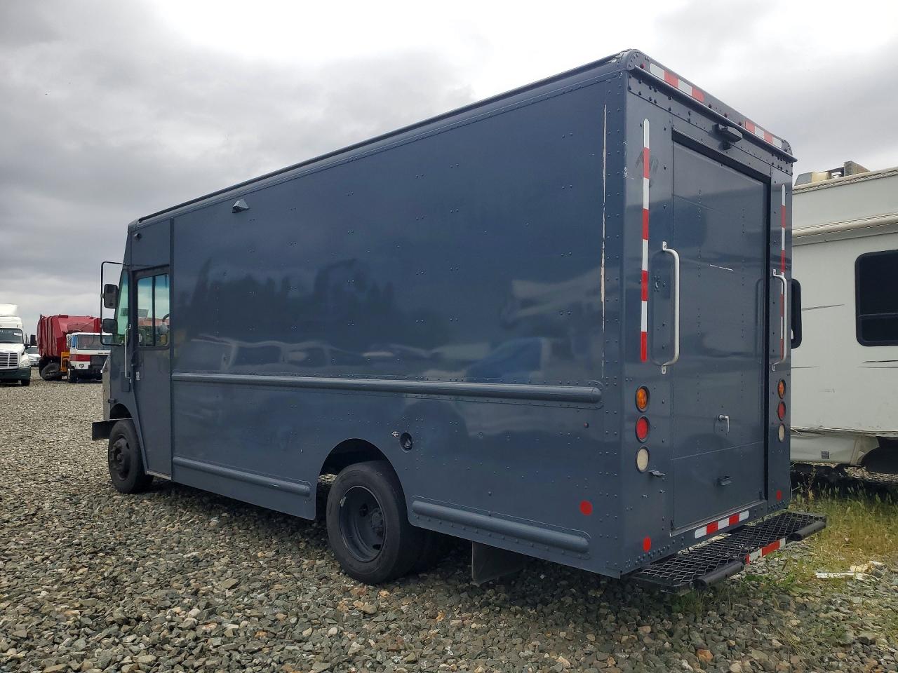 2020 FREIGHTLINER All other VIN 4UZAC2EA7LCMH7754 photo 2