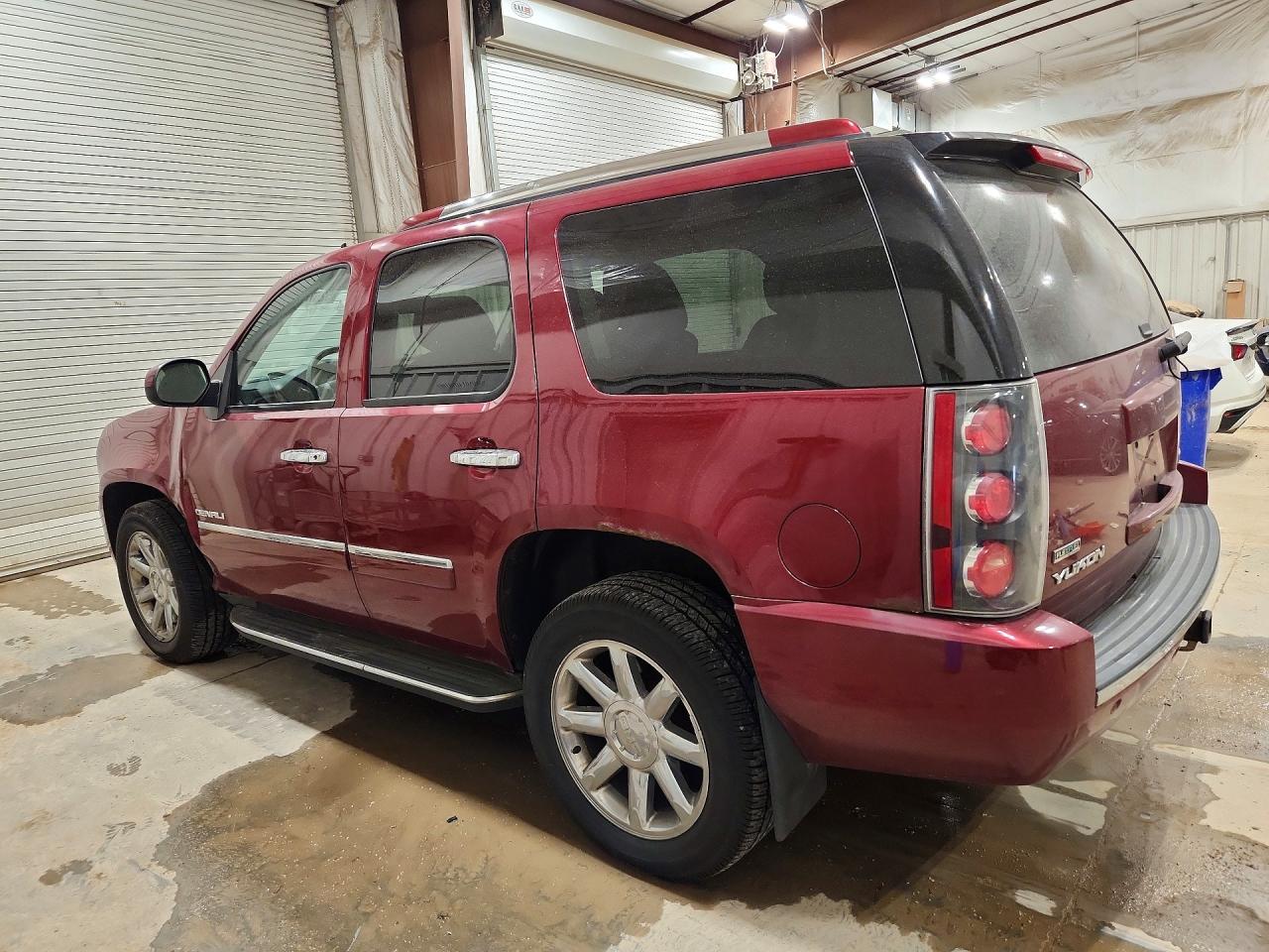 2011 GMC Yukon VIN 1GKS2EEF6BR140599 photo 2