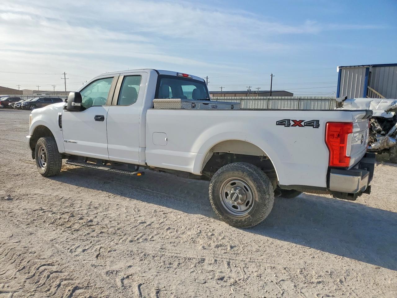 2017 FORD F350 VIN 1FT8X3BT6HEB22870 photo 2