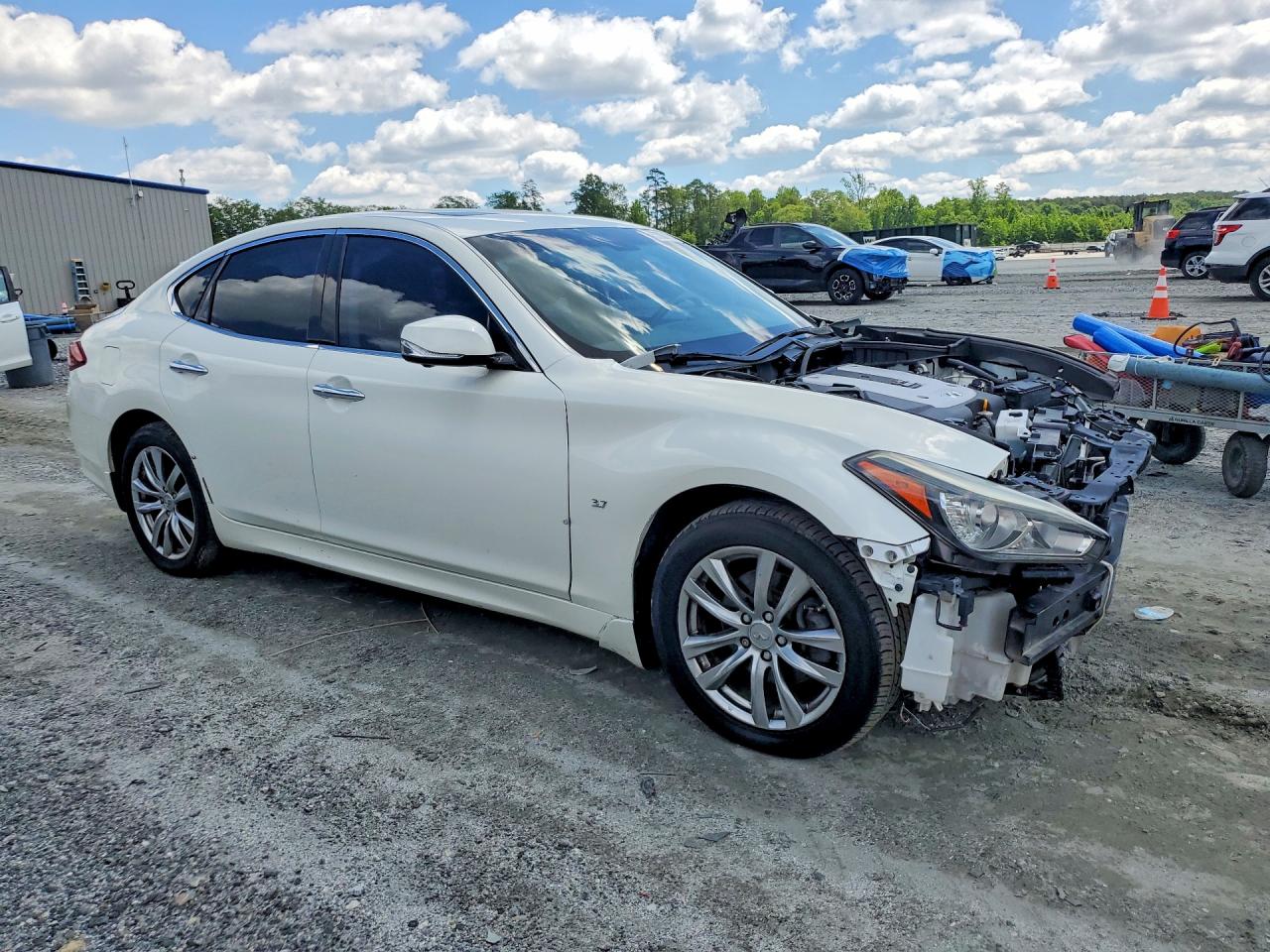 2018 Infiniti Q70 VIN JN1BY1AP9JM180160 photo 4