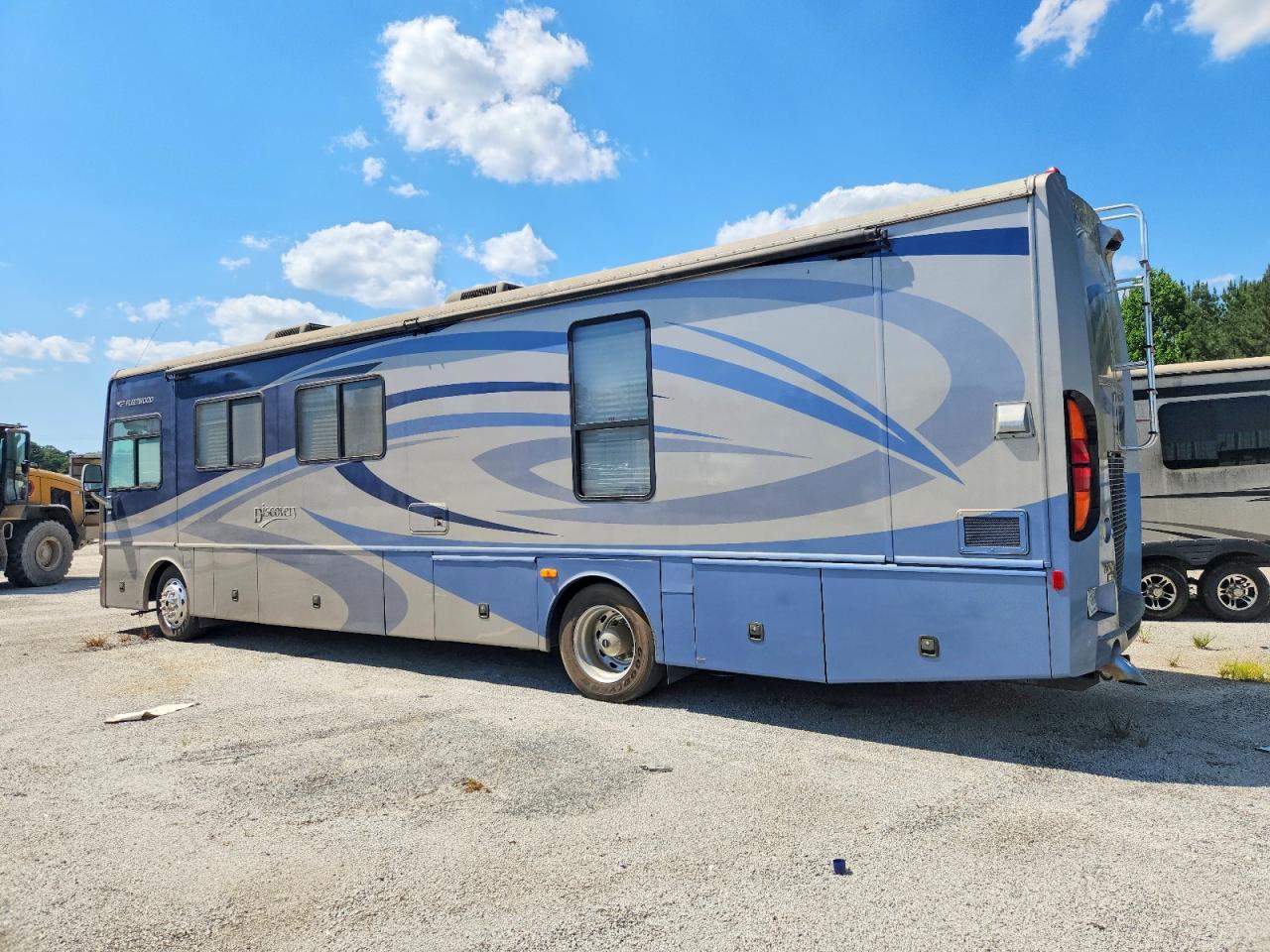 2007 FLEETWOOD All models VIN 4UZACJDCX7CY60417 photo 3