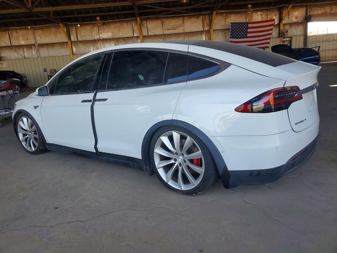 2016 Tesla Model x VIN 5YJXCAE46GFF00055 photo 2