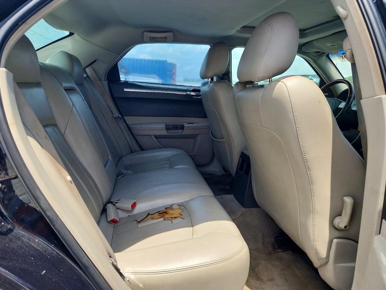 2006 Chrysler 300 VIN 2C3KA63H56H377975 photo 10