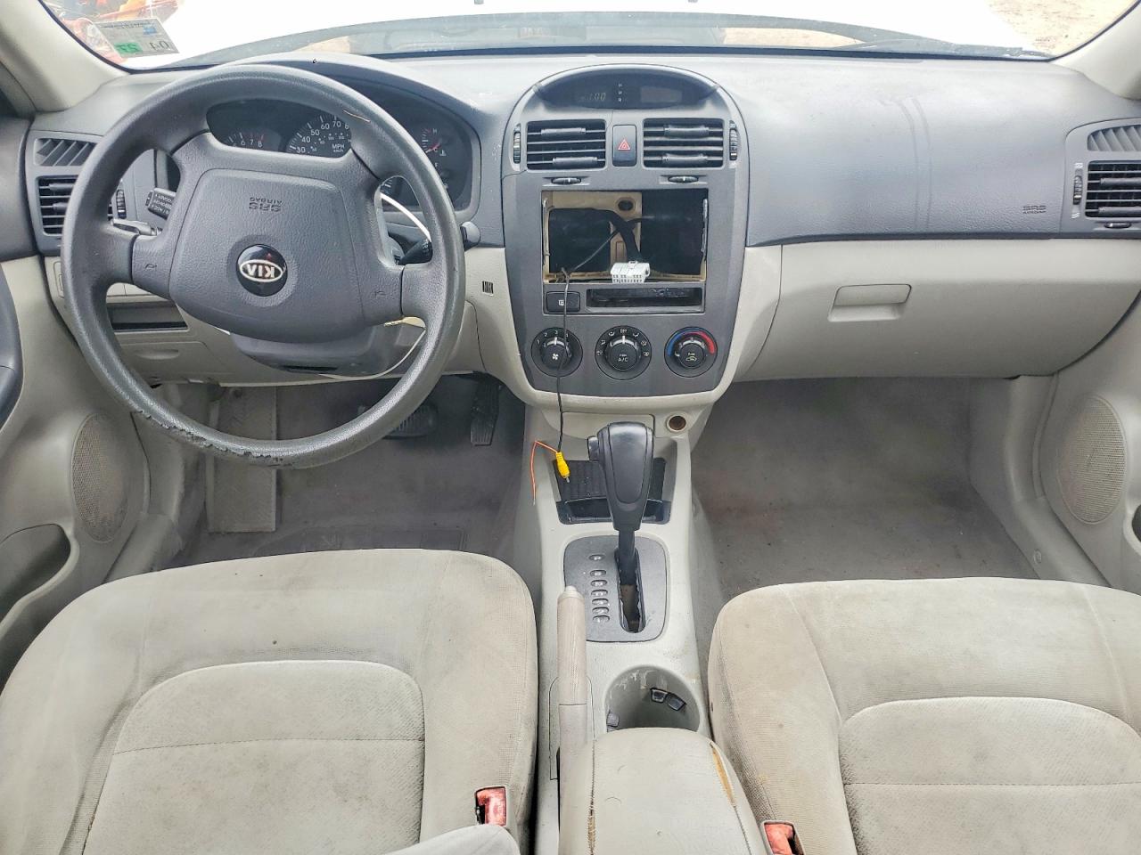 2005 Kia Spectra VIN KNAFE121X55167996 photo 8