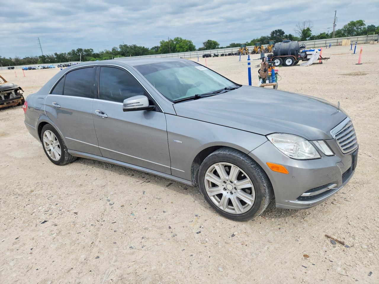 2012 Mercedes-Benz E-class VIN WDDHF5KB1CA588699 photo 4