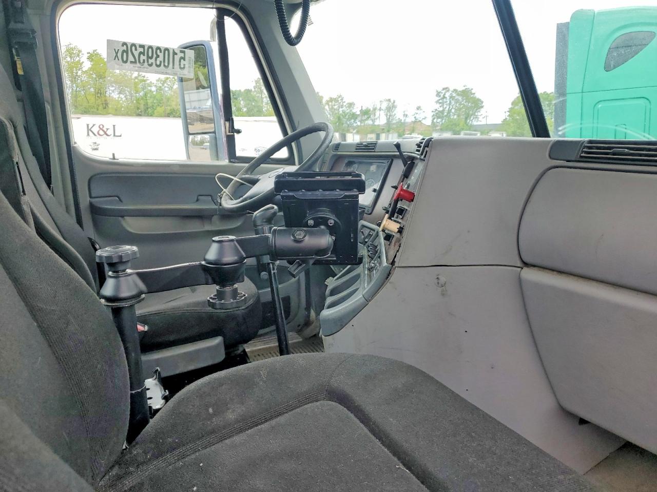 2008 FREIGHTLINER All models VIN 1FUJA6CK88LZ44617 photo 5