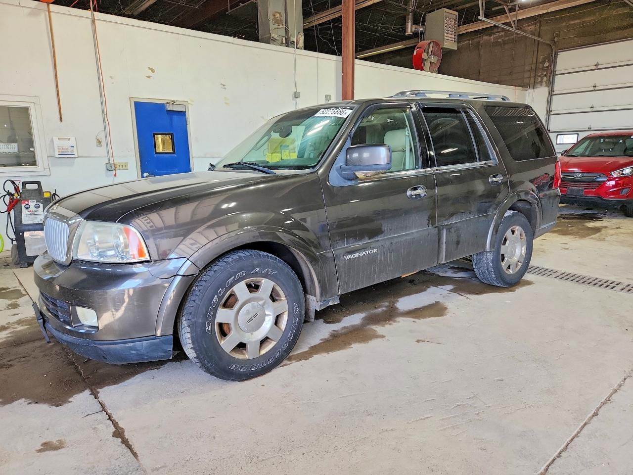 2005 LINCOLN Navigator VIN 5LMFU28545LJ10851 photo 1