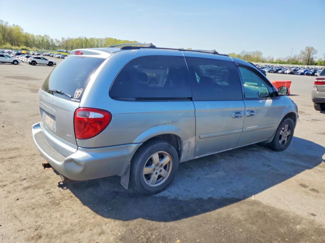 2005 Dodge Caravan VIN 2D4GP44L65R287673 photo 3