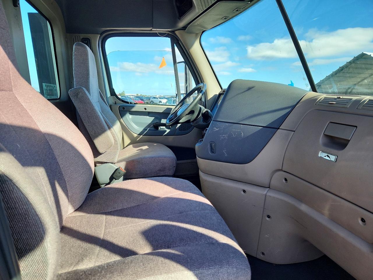 2018 FREIGHTLINER All other VIN 3AKBGDDV6JSJW6330 photo 5