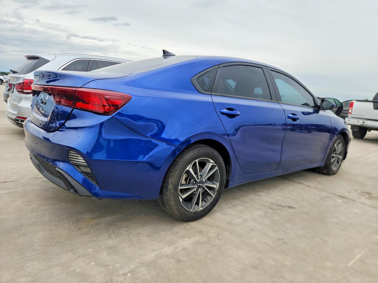 2023 Kia Forte lxs VIN 3KPF24AD0PE683980 photo 3