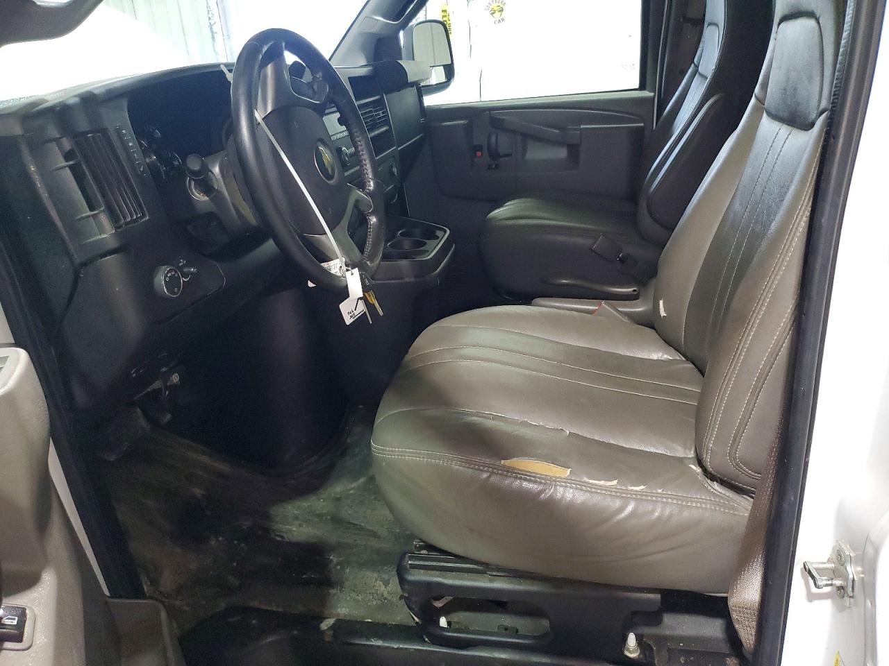 2018 Chevrolet Express VIN 1GCWGAFG1J1179449 photo 7