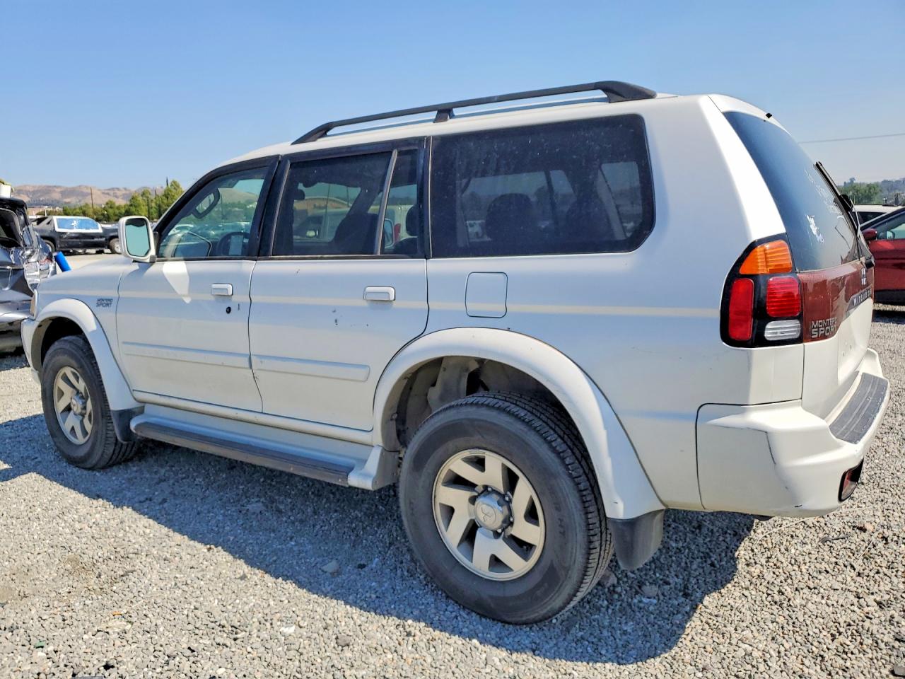 2003 Mitsubishi Montero VIN JA4LS41R23J012428 photo 2