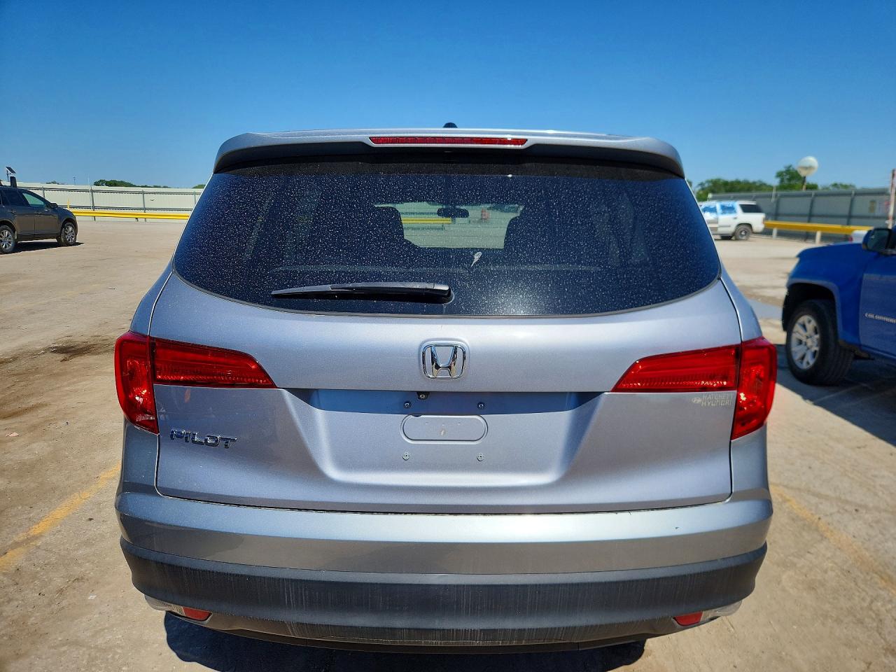 2018 Honda Pilot VIN 5FNYF5H35JB002682 photo 6