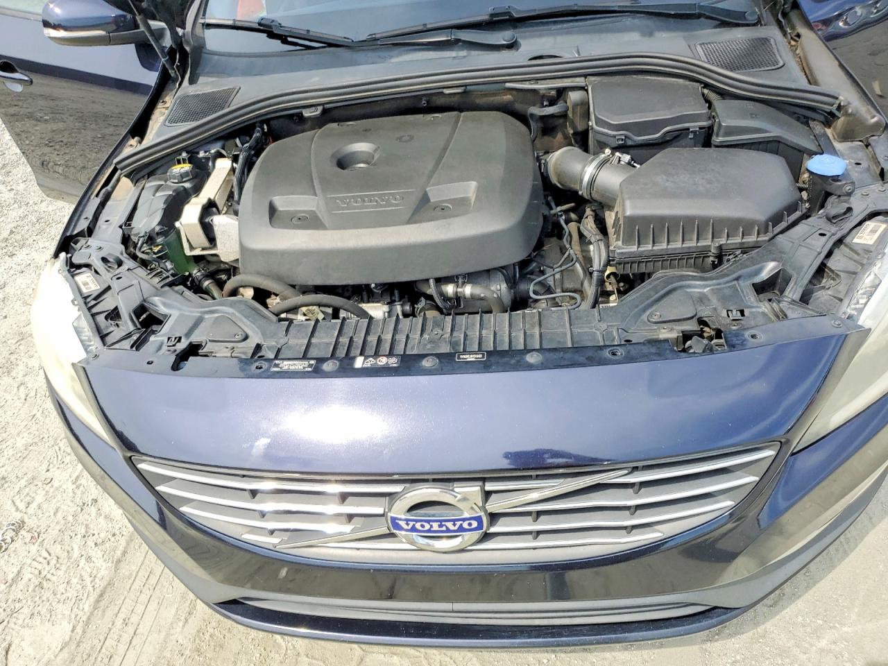 2017 Volvo V60 VIN YV140MEJ3H1345422 photo 11